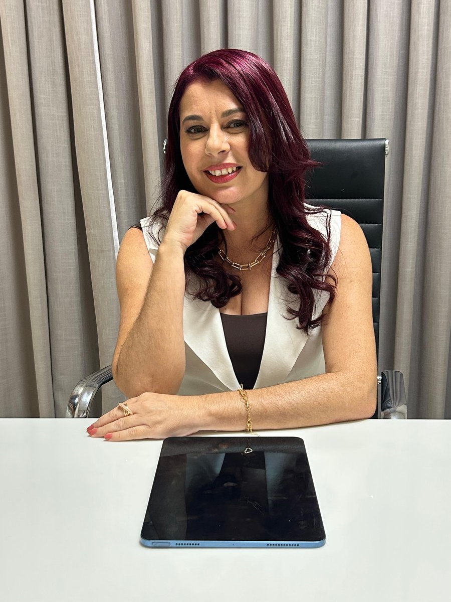 Silvana Cutrim atendendo cliente